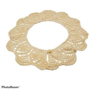 Womens Crocheted Collar Ecru Color Pineapple Vtg
